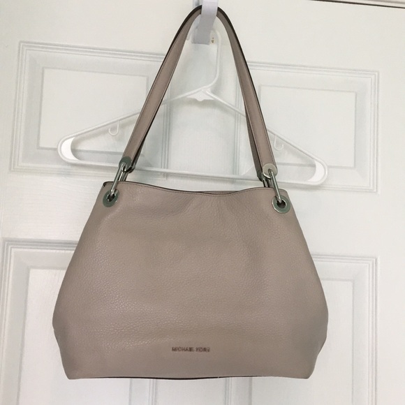 Michael Kors Handbags - 🆕NWT Michael Kors Bag